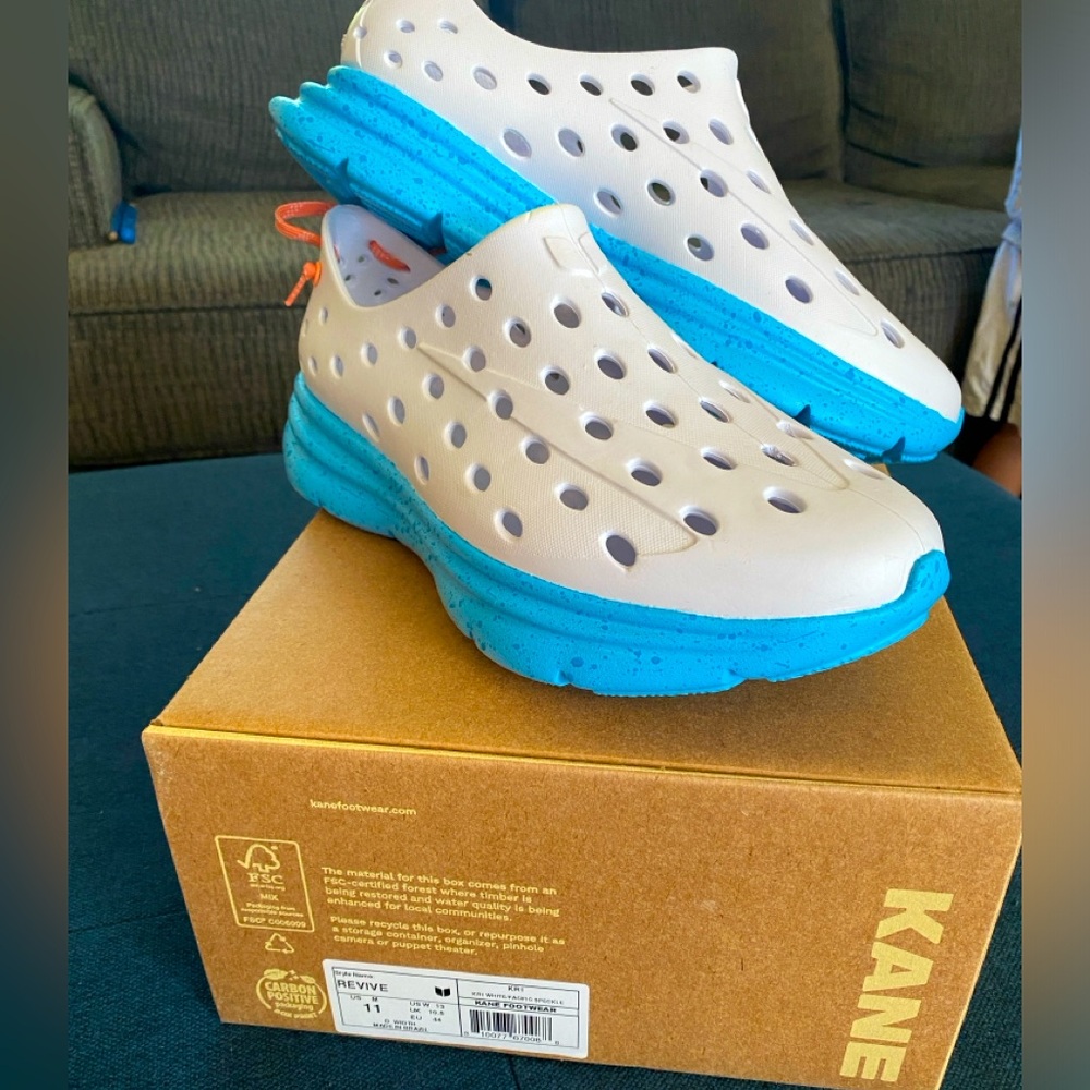*New* KANE Revive Athletic Recovery Shoe Size 11